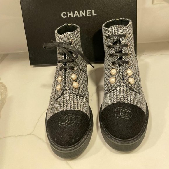 CHANEL 20B Tweed Fabric Cap Toe Pearl Lace Up Ankle Bootie Boots Shoes - Picture 3 of 13
